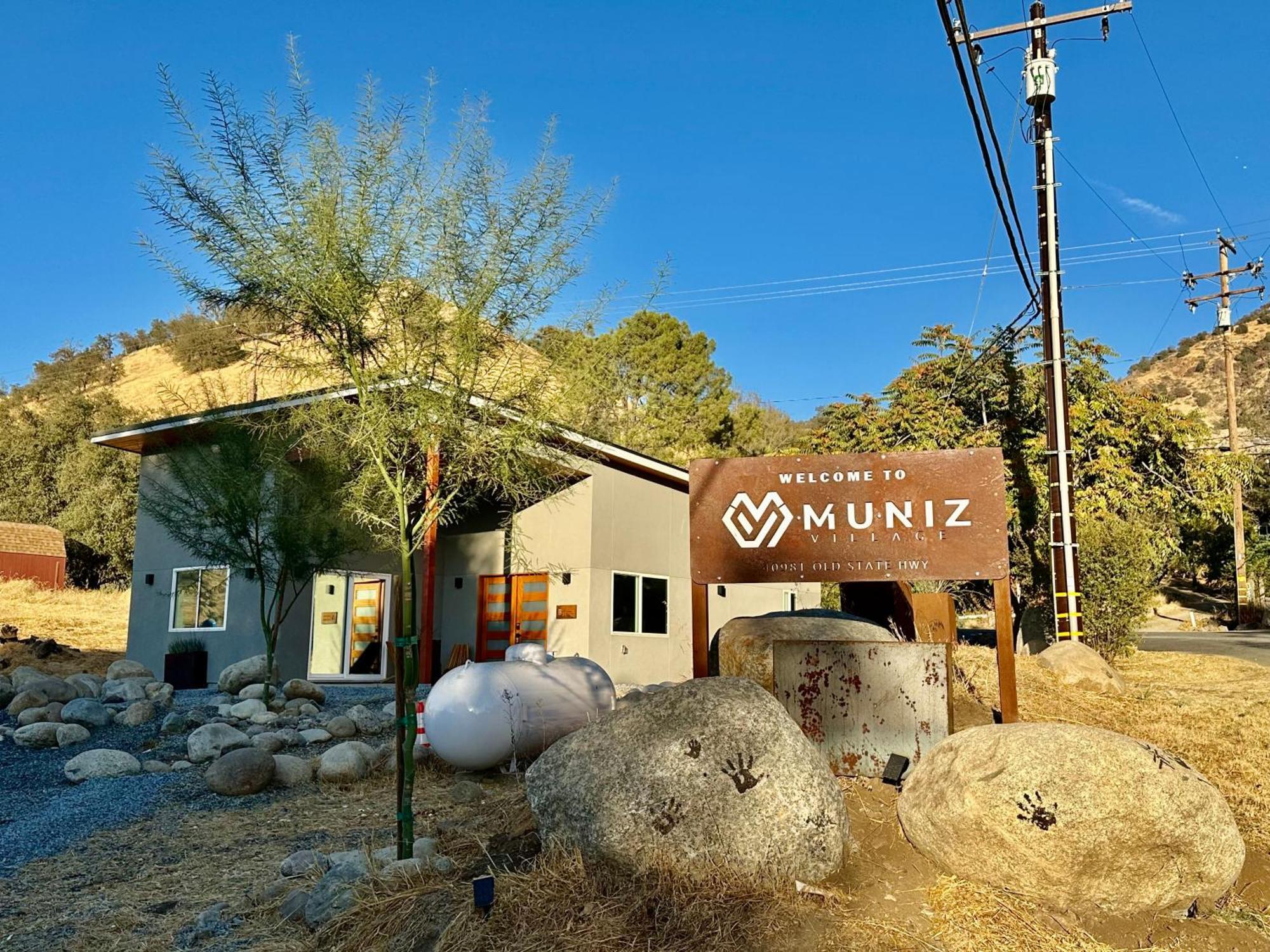 Muniz Village Три Ривърс Екстериор снимка